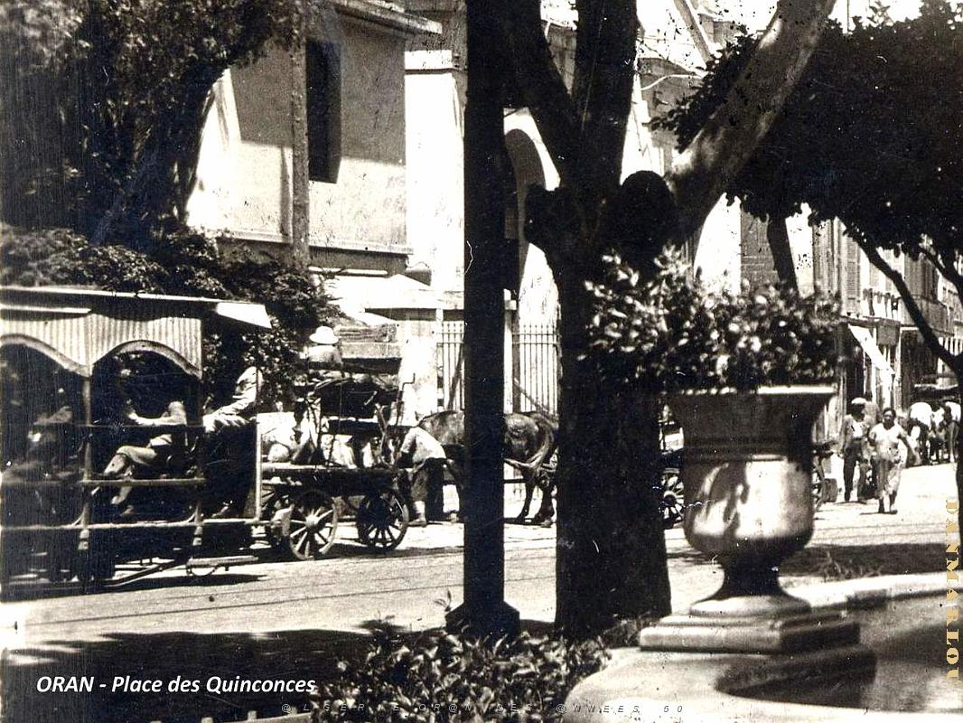 MH e- 015- Place des quinconces .jpg